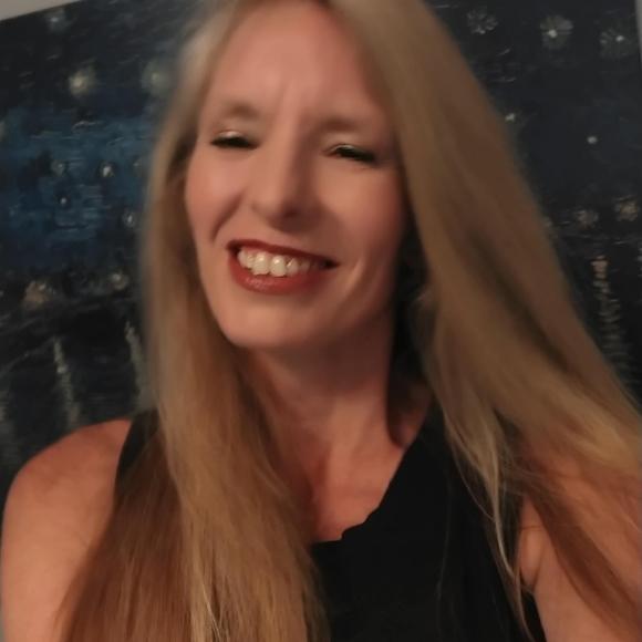 Meet your Posher, Staci - Picture 3 of 3